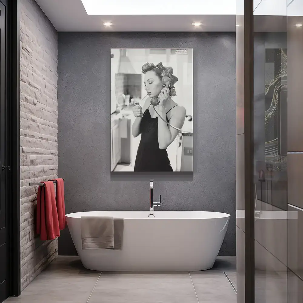Domestic Noir – Glass