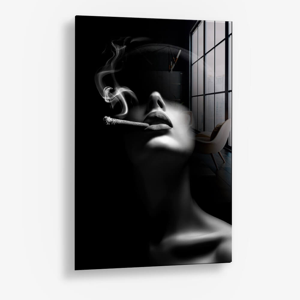 Woman Smoke – Vetro