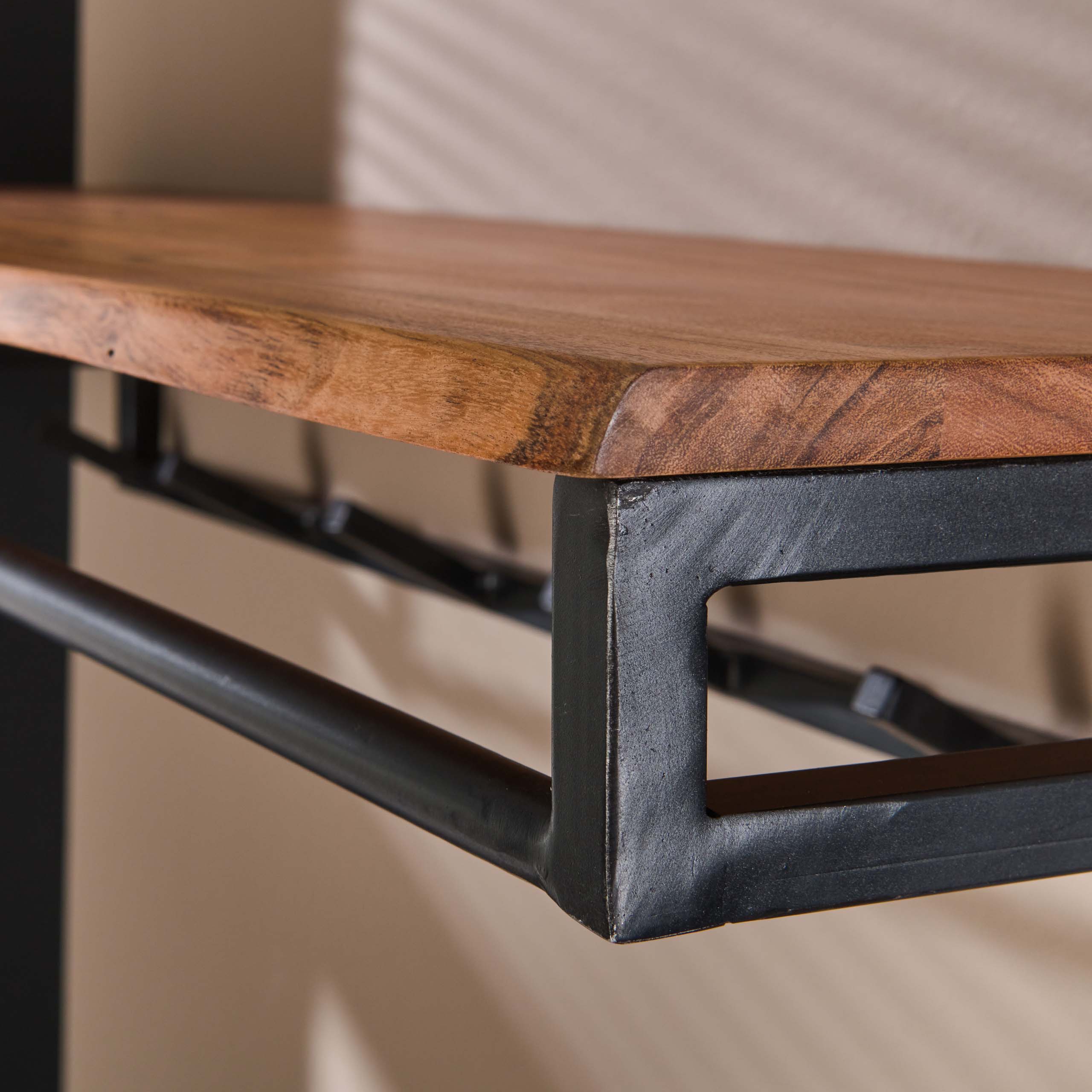 Appendiabiti su misura con mensola per cappelli a 6 ganci / Acacia massiccia naturale