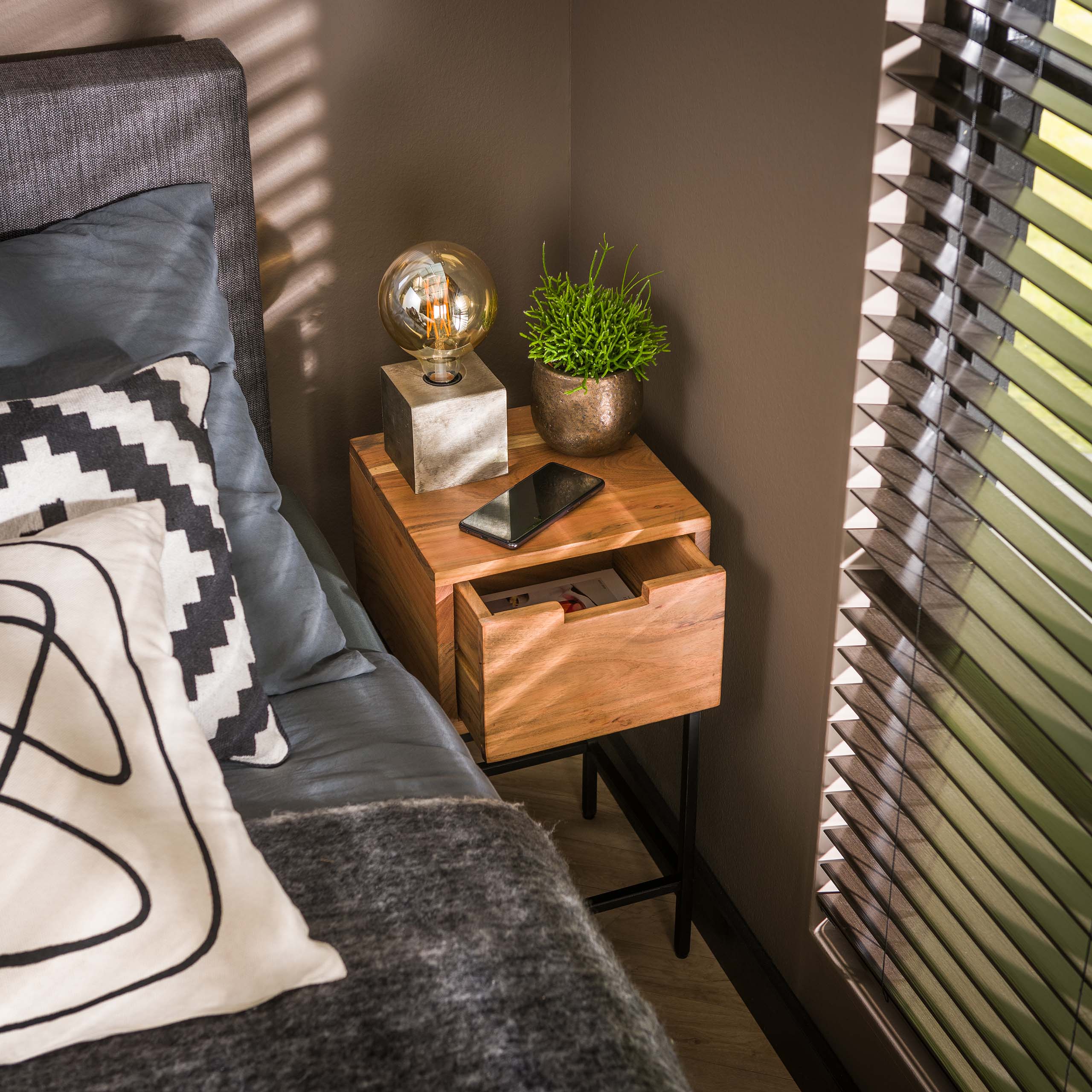 Comodino Flat XS 1 cassetto - Acacia massiccia