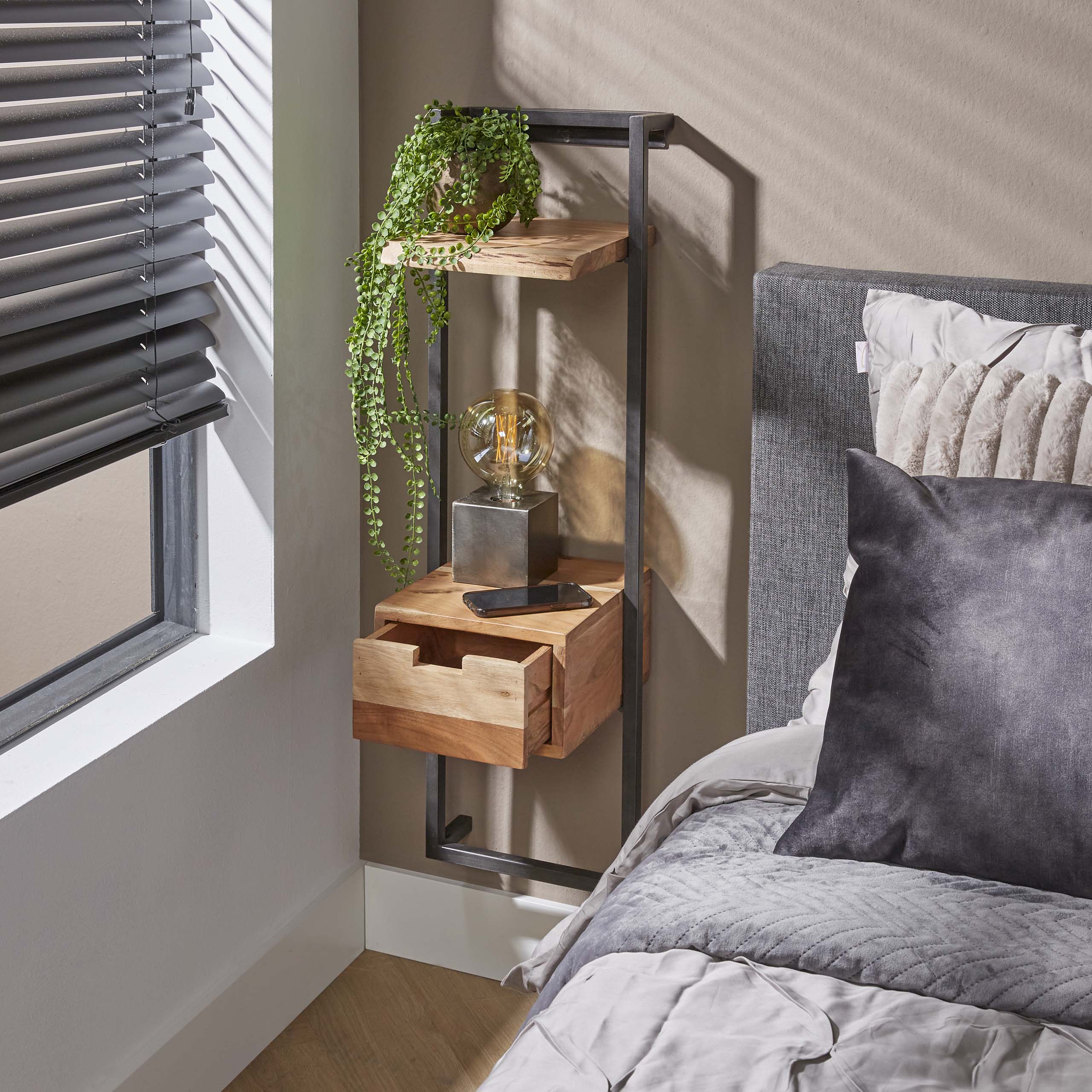 Comodino air solid XS / Acacia massiccia naturale