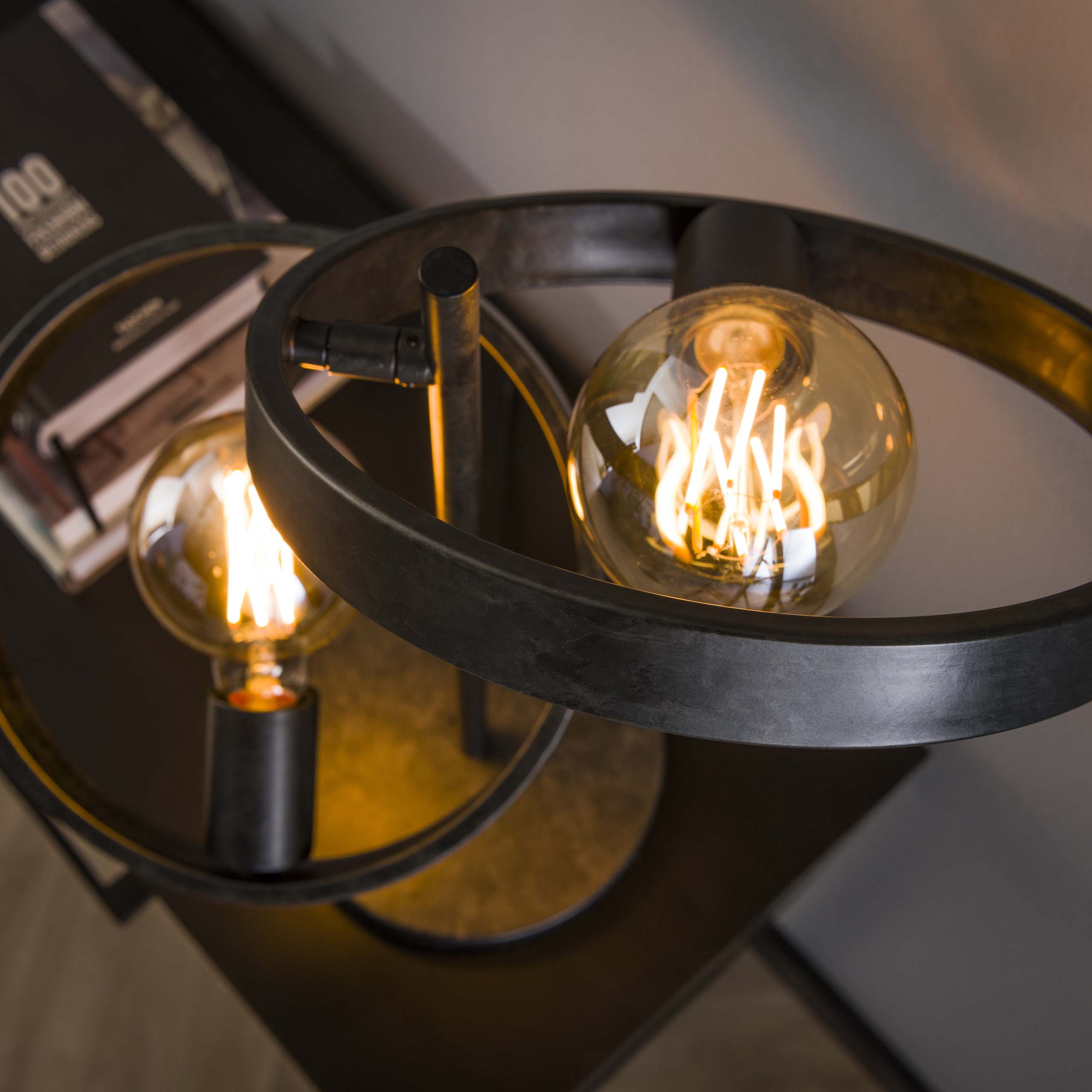 Lampada da tavolo 2L al passaggio del mouse / Carbone