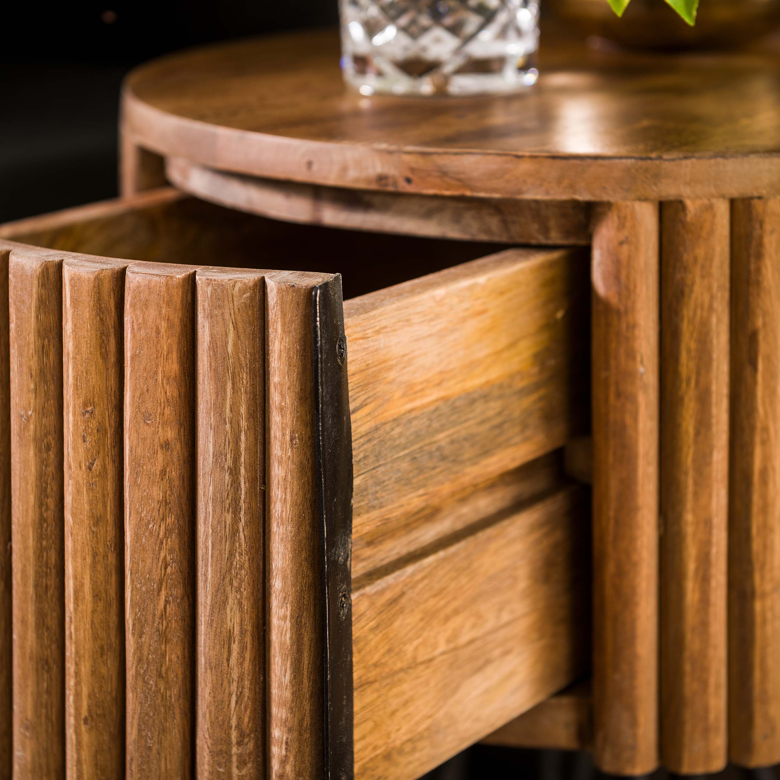 Bedside table 1L tweak round / Solid mango sand color