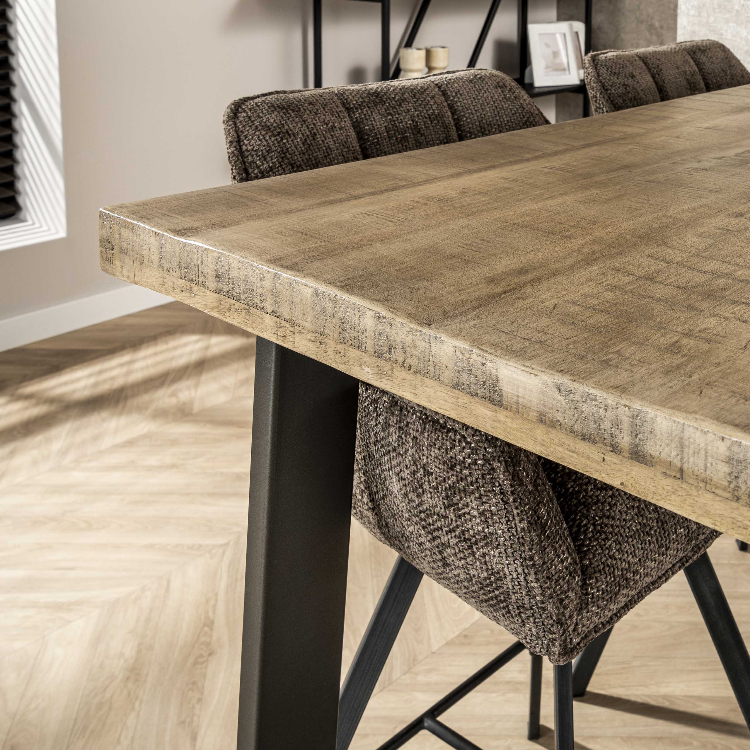 Tavolo da bar 135x70 massello trapezoidale / Massello di mango bianco anticato