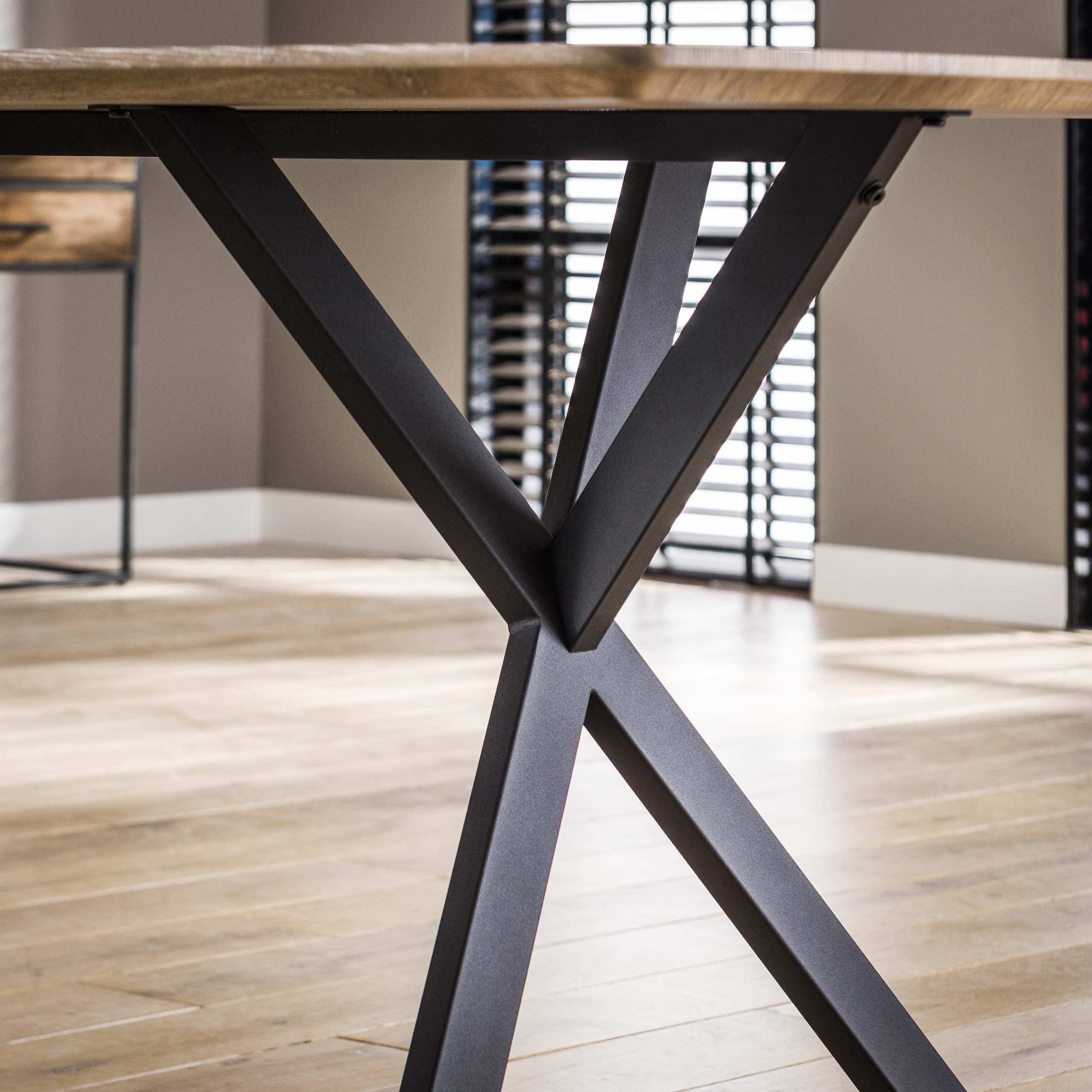 Tavolo da pranzo 190 piano ovale, struttura verniciata a polvere nera / Rovere 3D anticato