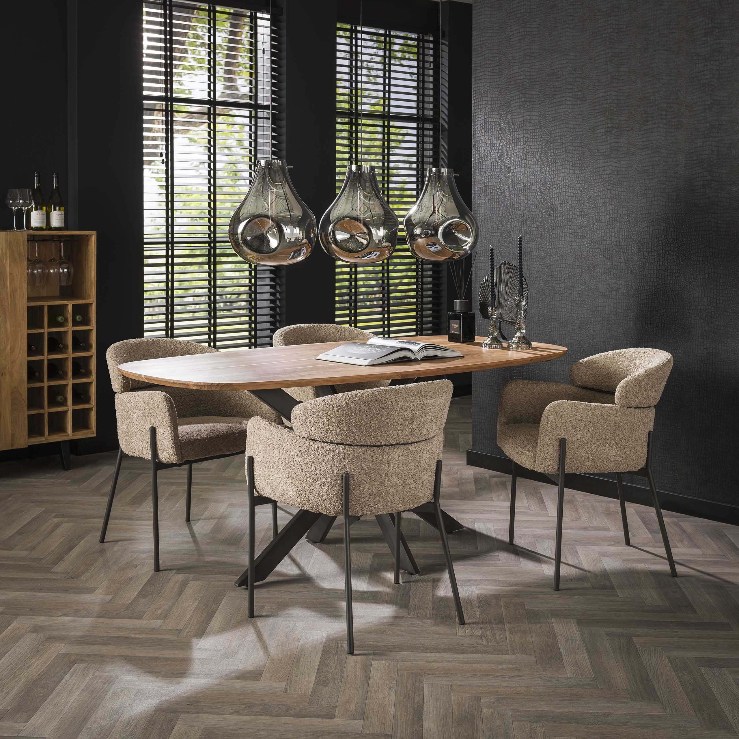 Poltrona bouclè con schienale tondo. VPE2 / Colore sabbia Boucle