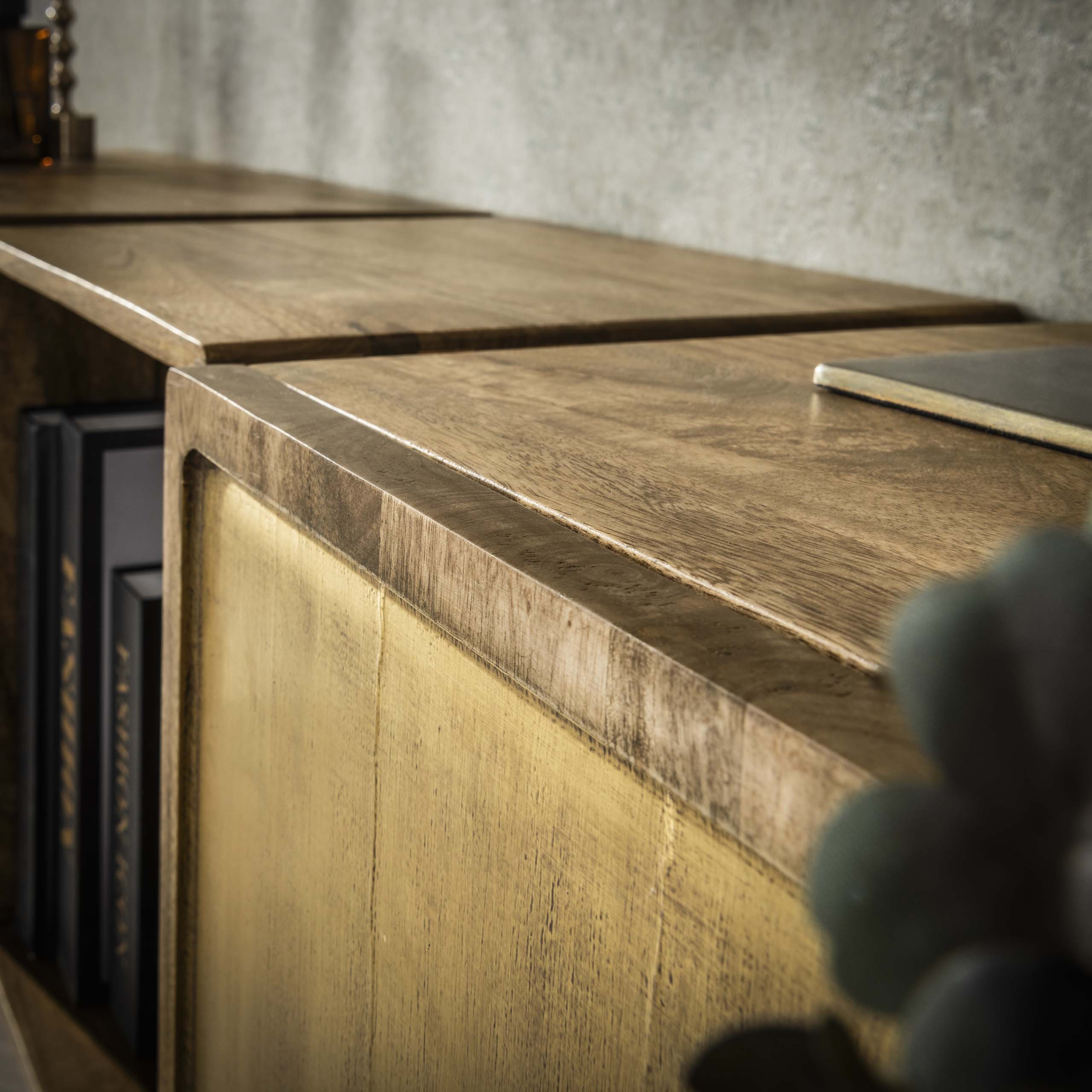 Credenza Ottone 2 ante - Massello color sabbia mango