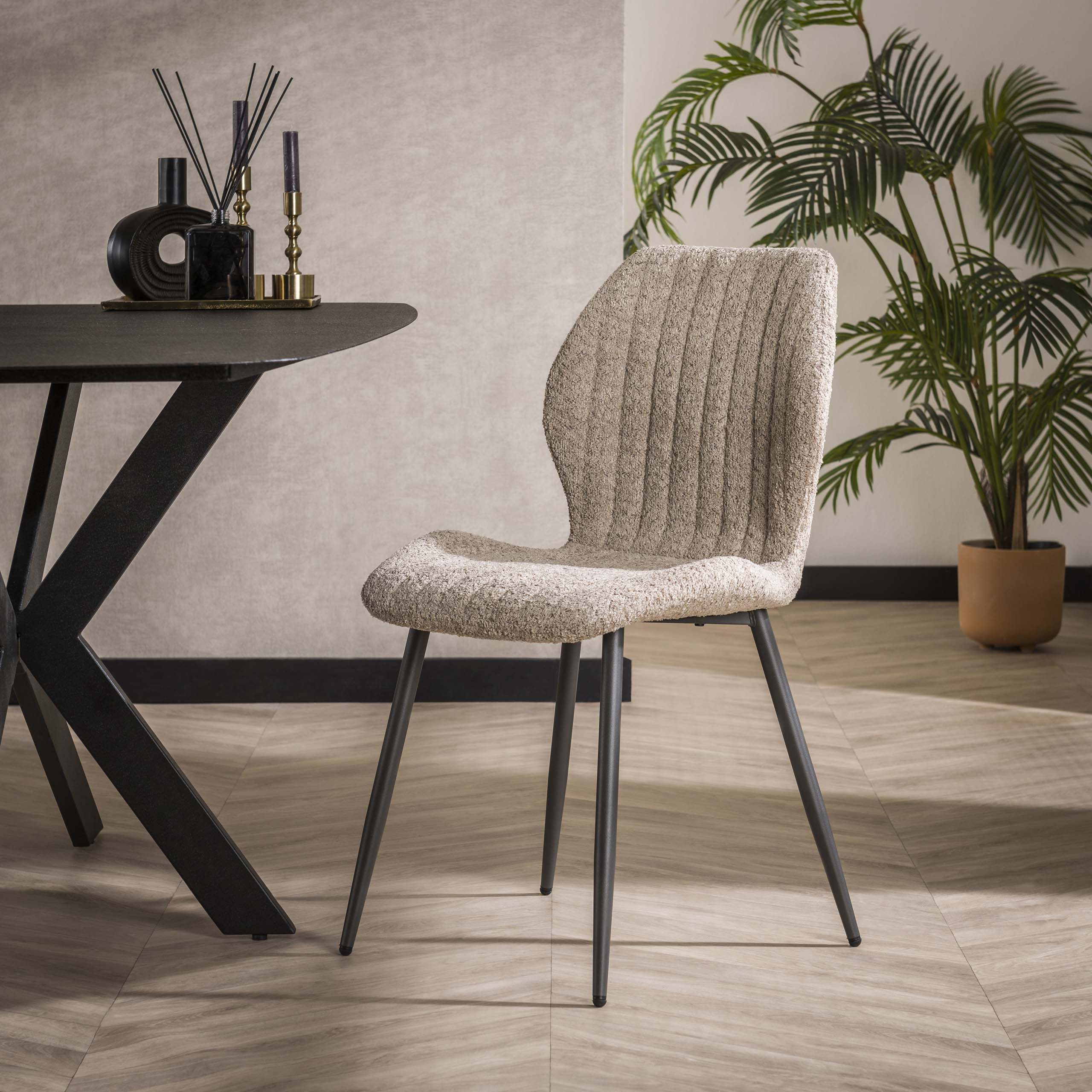 Sedia con supporto lombare bouclè. VPE4 / Colore sabbia Boucle