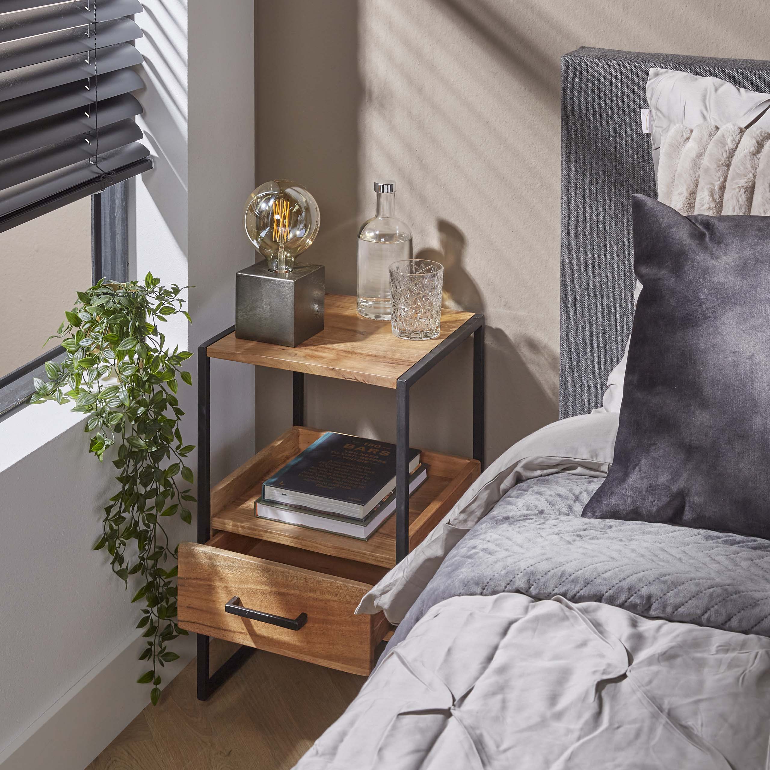 Comodino 1L XS nicchia / Acacia massiccia naturale