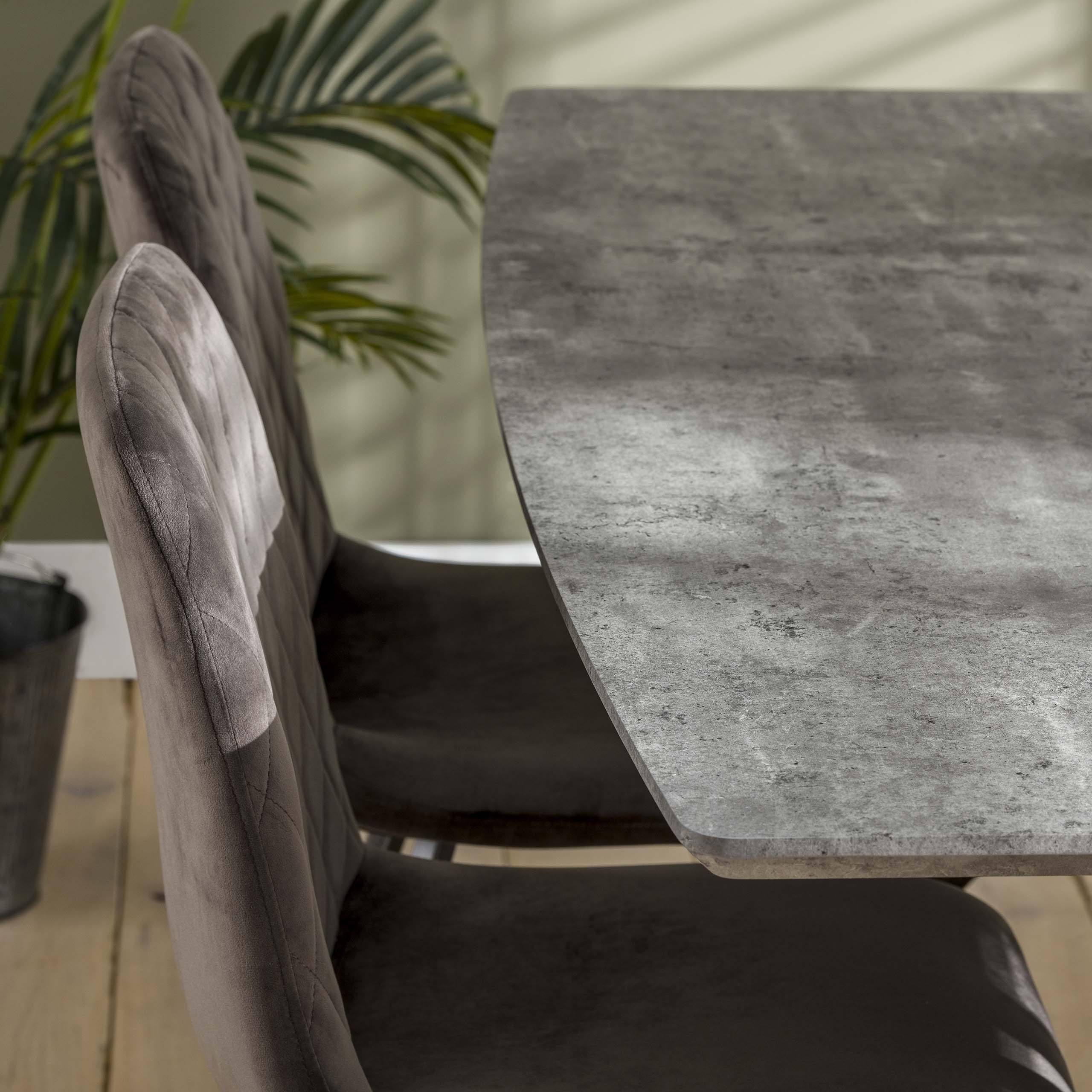 Tavolo da pranzo 160 piano ovale, struttura verniciata a polvere nera / aspetto cemento 3D grigio