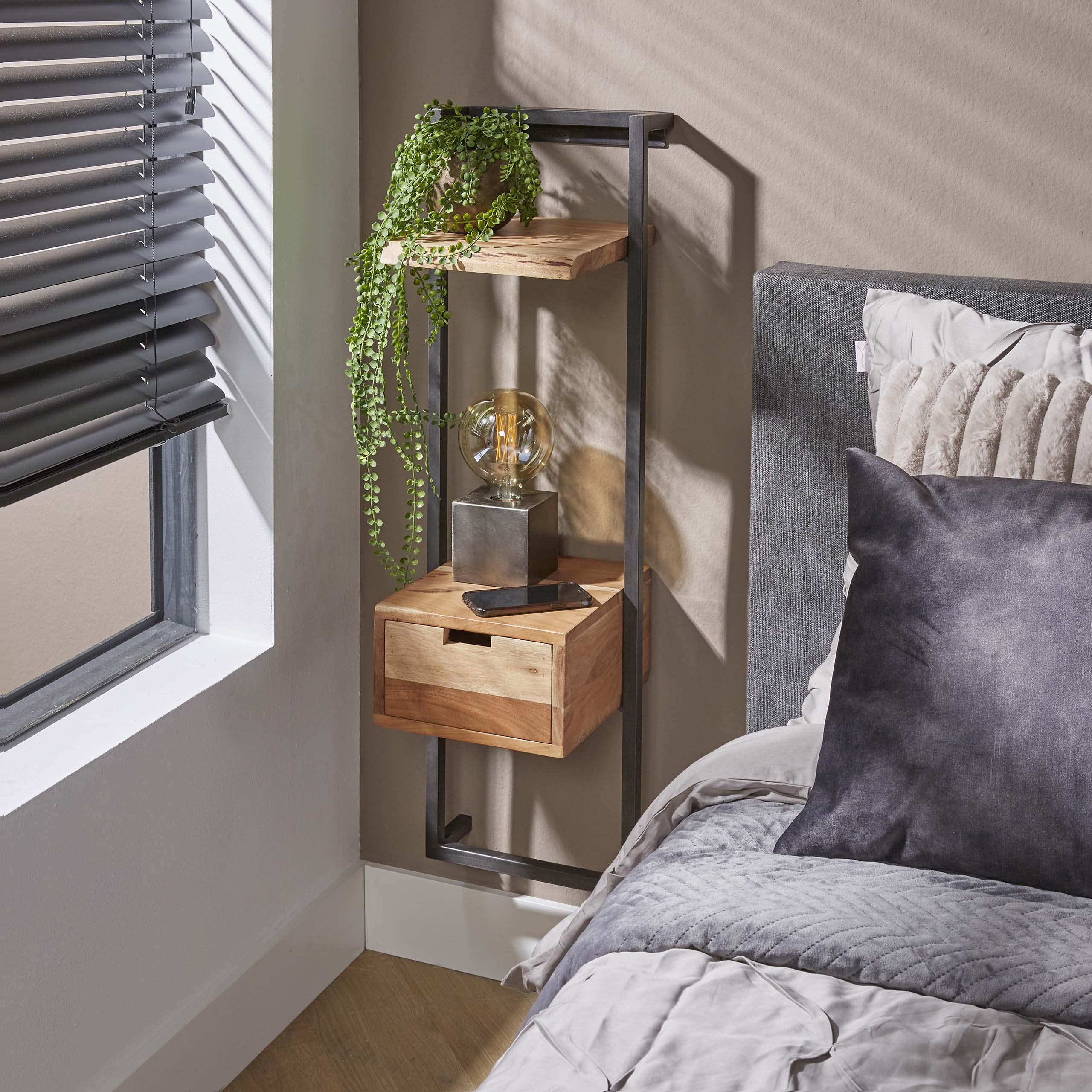 Comodino air solid XS / Acacia massiccia naturale